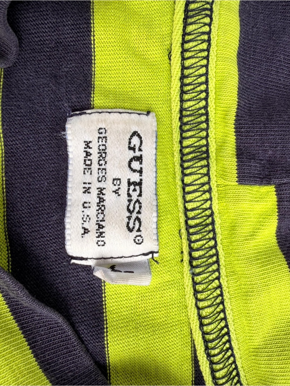 Vintage af GUESS Green and Black Striped Tee - Picture 2 of 6